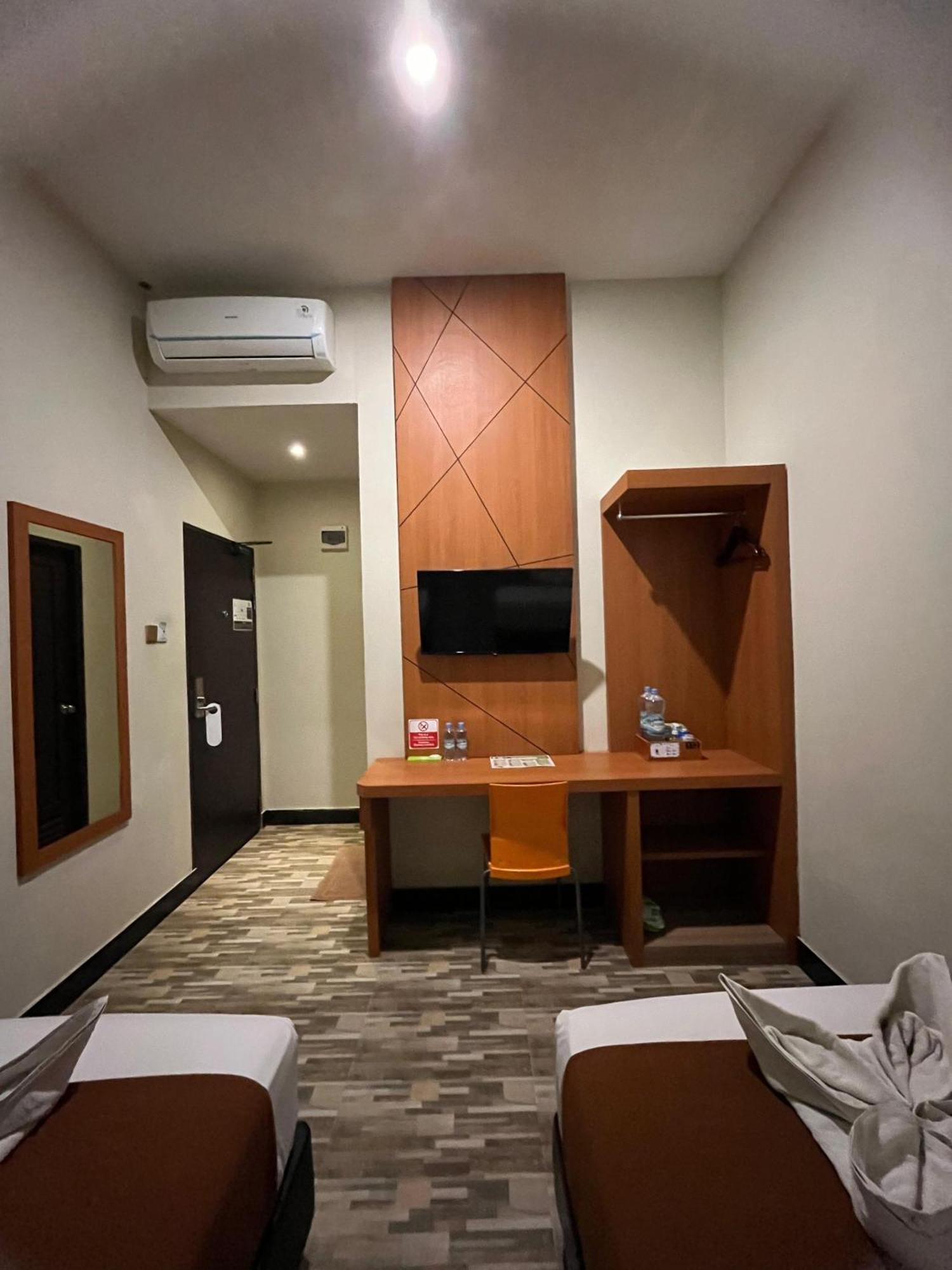 Bless Hotels Sintang Exterior photo