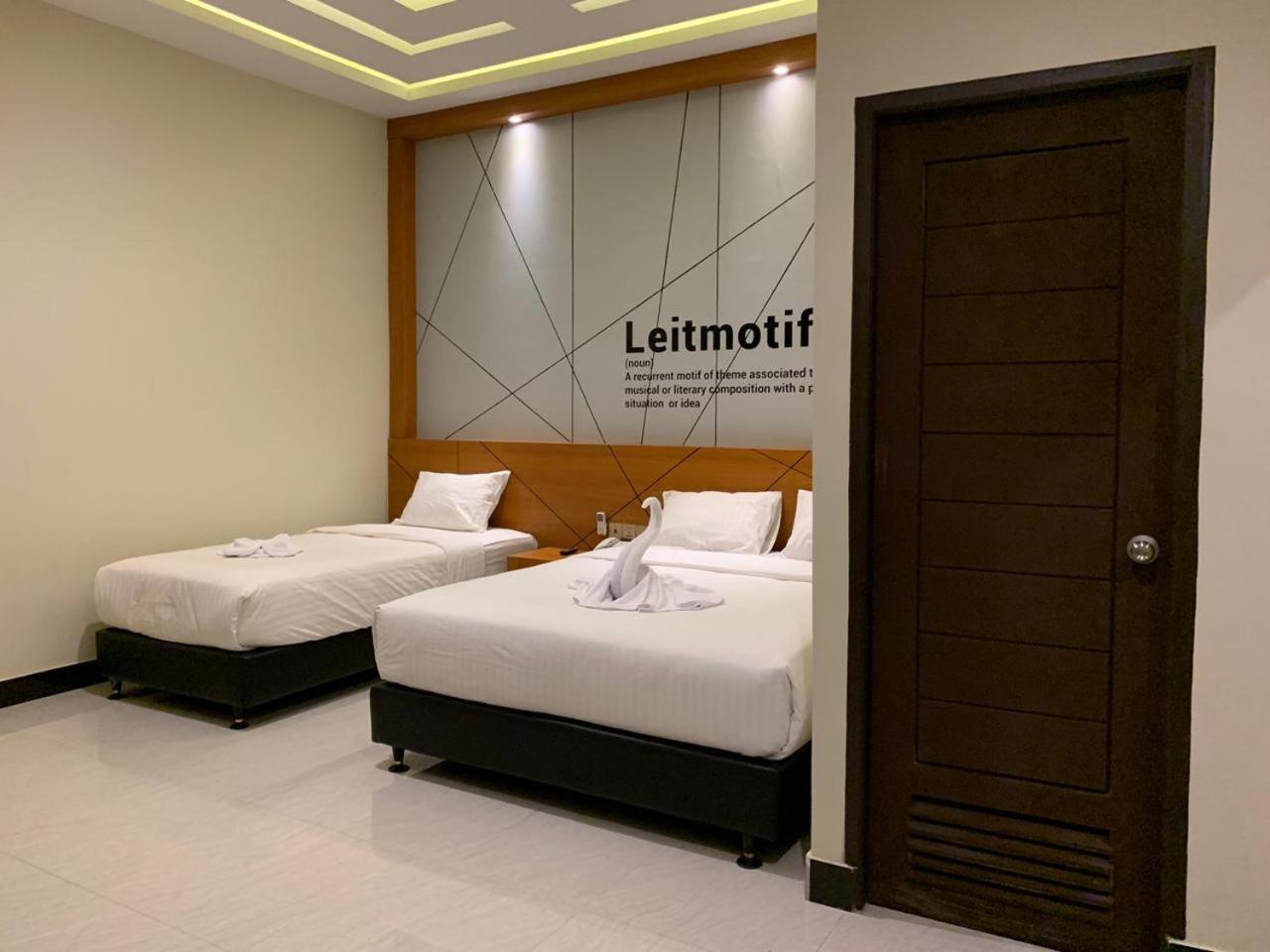 Bless Hotels Sintang Exterior photo